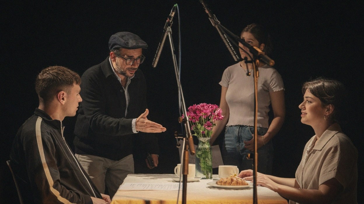 Carlos Morelli directing in class